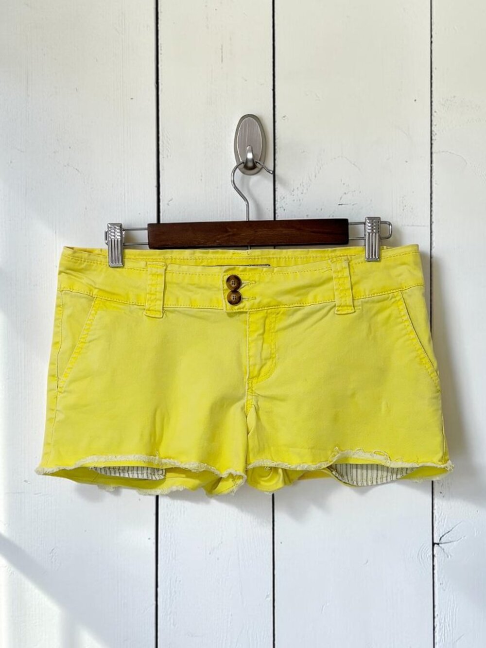 BKE Casuals Trey Yellow Cutoff Shorts Women’s 28 Stretch Frayed Hem Low Rise